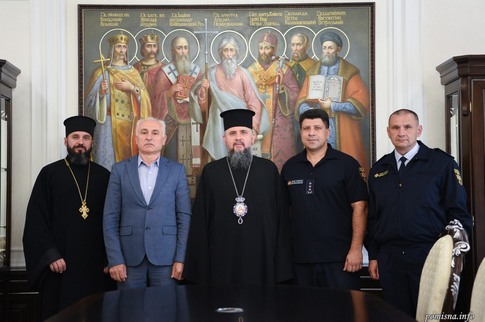 Митрополит Епіфаній відзначив рятувальників ДСНС