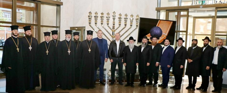 Архієпископ ПЦУ відвідав з привітаннями синагогу Дніпра