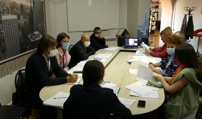 У Калуші на одну посаду претендують директор і священник-депутат