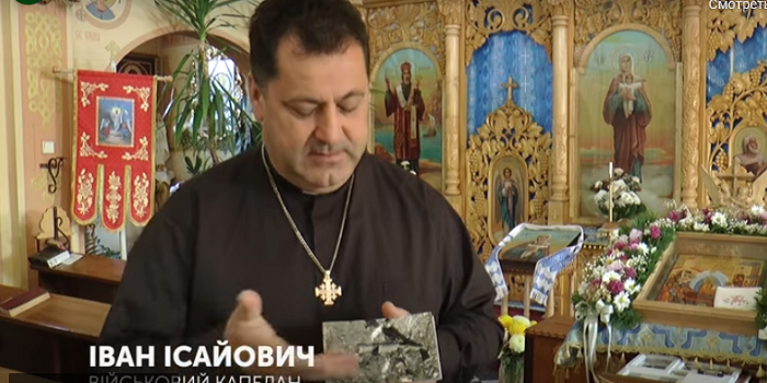 Капелан УГКЦ показав кадило, створене зі снаряду російських "Градів"