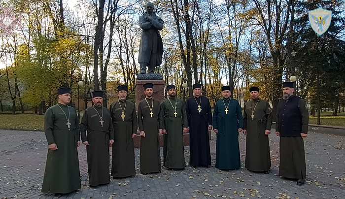 Капелани ПЦУ приєдналися до флешмобу «Батько наш Бандера – Україна мати»