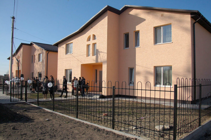 Баптисти відкрили два дитячі будинки сімейного типу в Луцьку