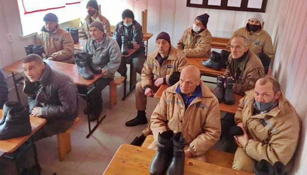 «Дерех а-Хесед» передав у три колонії Дніпропетровщини понад сімдесят пар зимового взуття потребуючим