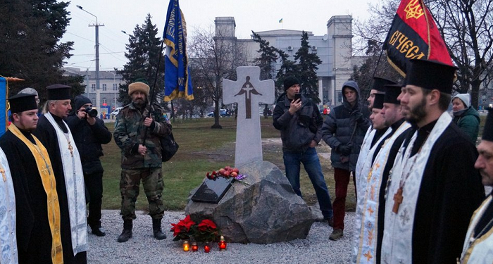 У Дніпрі освятили оновлений пам’ятний знак жертвам Голодомору та політичних репресій