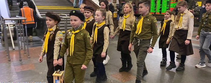 В Україну прибув Вифлеємський вогонь миру