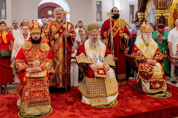 Спонсор УПЦ Вадим Новінський взяв участь у освяченні російського храму на Кіпрі разом з ієрархом РПЦ та послом Росії